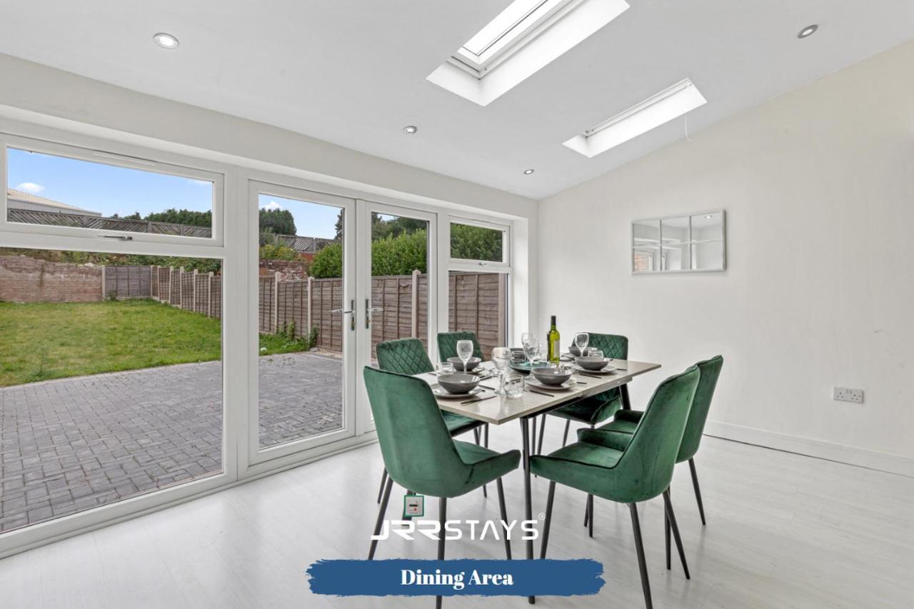 Tipton 3 Bedroom House Garden Sleeps 7 - Jrr Stays Coseley Екстер'єр фото