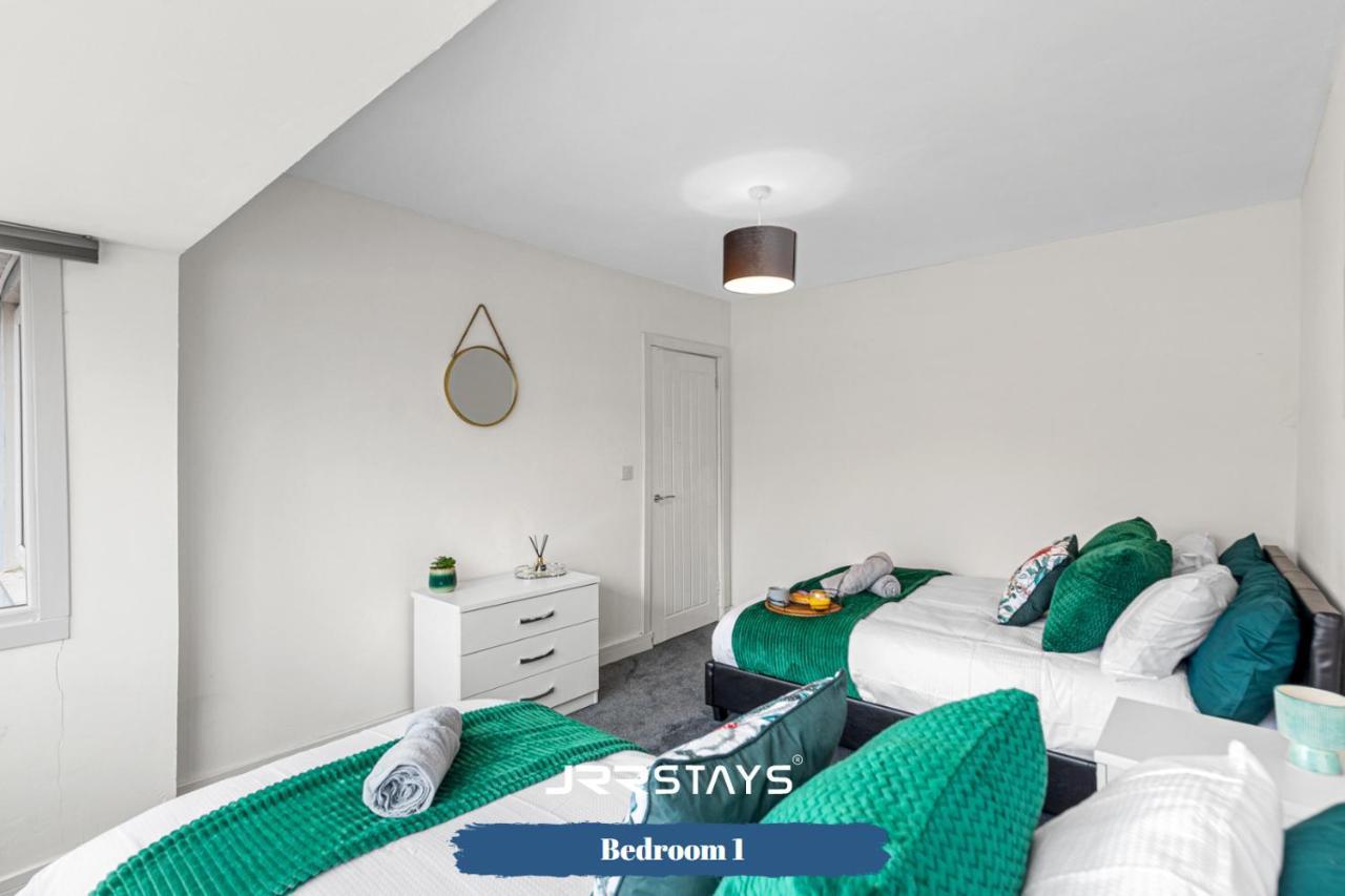 Tipton 3 Bedroom House Garden Sleeps 7 - Jrr Stays Coseley Екстер'єр фото