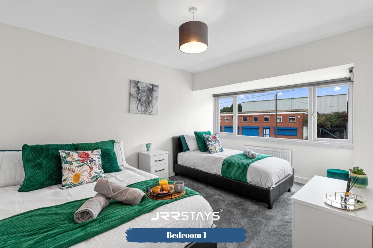Tipton 3 Bedroom House Garden Sleeps 7 - Jrr Stays Coseley Екстер'єр фото