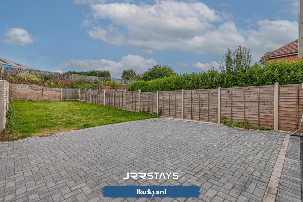 Tipton 3 Bedroom House Garden Sleeps 7 - Jrr Stays Coseley Екстер'єр фото